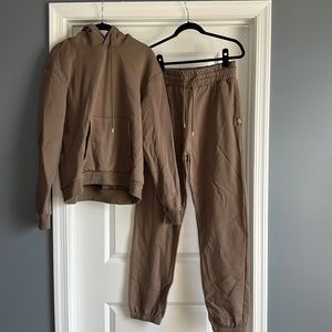 Arro Athletics | Women’s Limited Edition Hoodie & Jogger Set